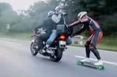 Сумасшедшего скейтбордиста разыскивает полиция