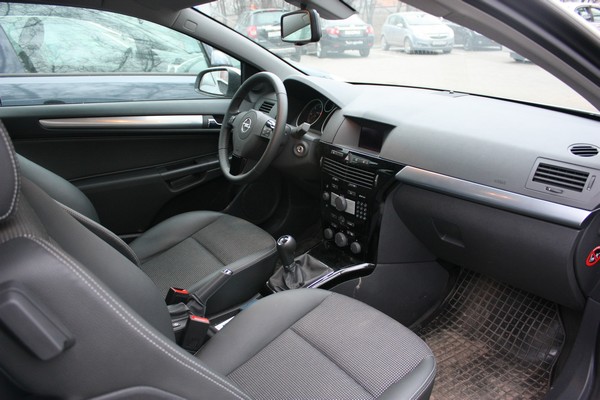 Opel Astra DTH interior