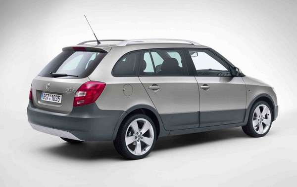 Появились первые фотографии серийной Fabia Scout