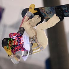 Сноубордист Шон Уайт подарил свои сноуборды детям