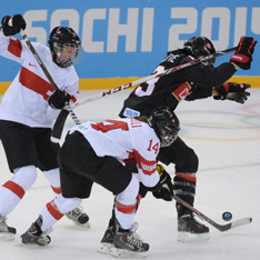 Хоккеистки США и Канады встретятся в финале