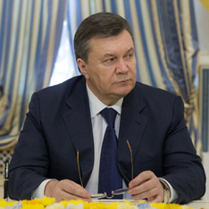Януковича развернули в аэропорту