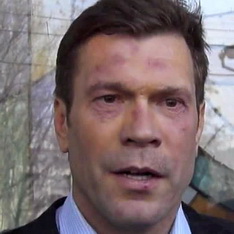 Кандидата в президенты Украины избили и закидали яйцами