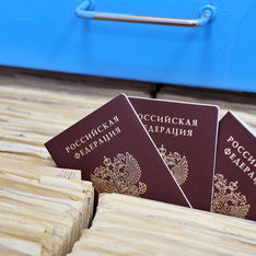 Госдума запретила прятать второй паспорт