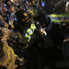 Полиция Гонконга разогнала студентов слезоточивым газом