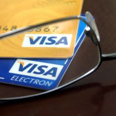 Visa прекратила работать с российскими банками в Крыму