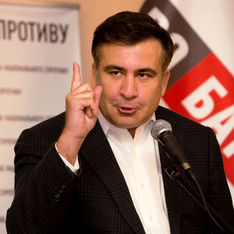 Саакашвили заявил о готовности Вашингтона вооружить Киев