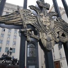 Минобороны РФ требует освободить пленных офицеров