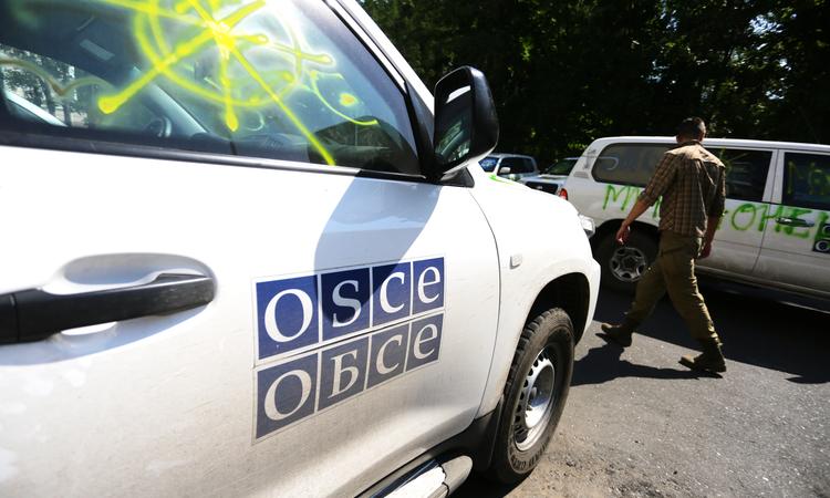 Четыре бронеавтомобиля ОБСЕ сожжены в Донецке