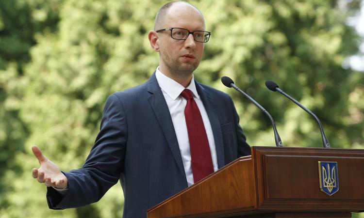 Яценюк заявил о планах взыскать с России 1 трлн долларов за Крым и Донбасс Яценюк заявил о планах взыскать с России 1 трлн долларов за Крым и Донбасс