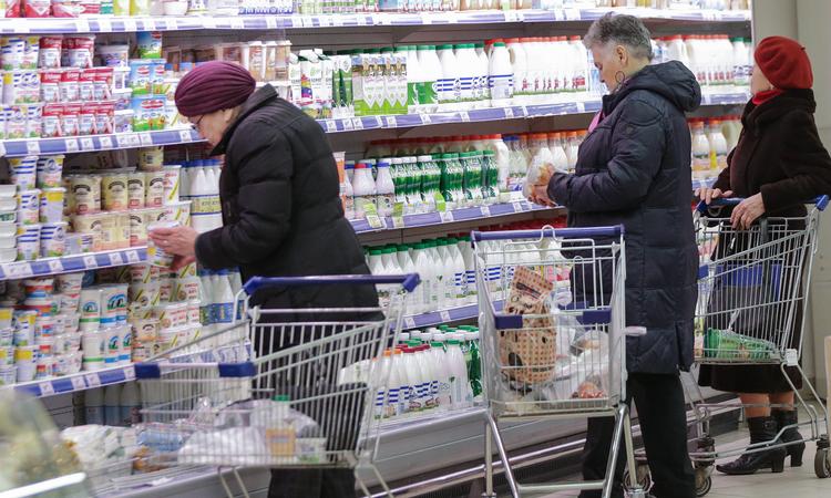 Покупатели в супермаркете "Перекресток". Фото: Артем Геодакян/ ТАСС 