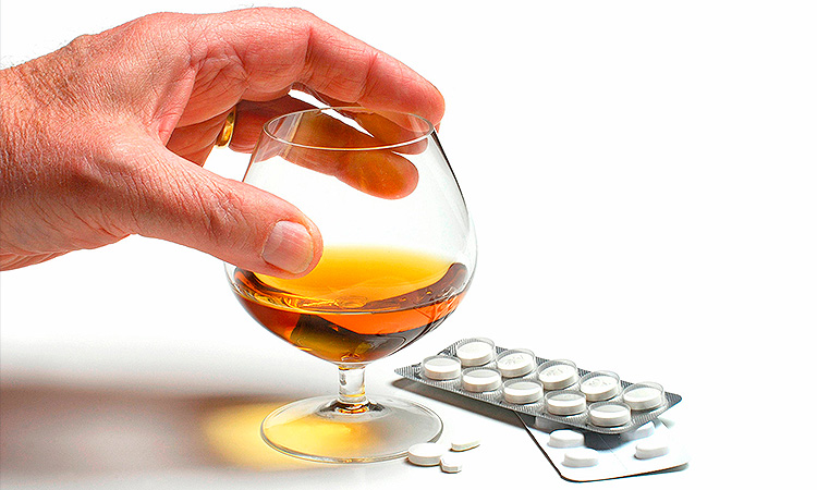 В РФ таблетки запивают алкоголем