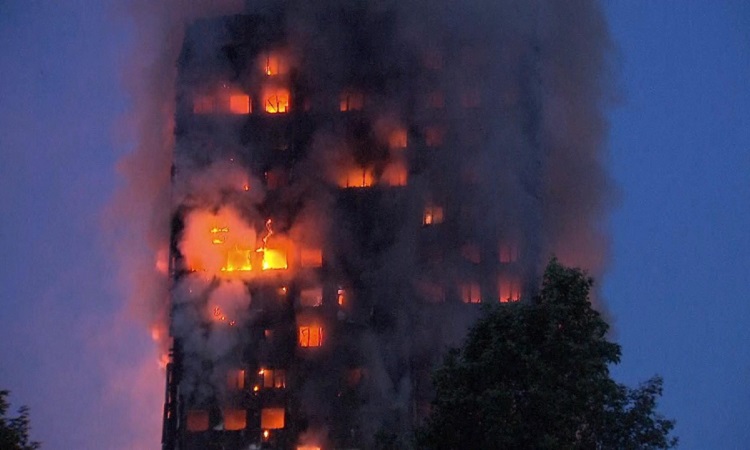 В Лондоне горит жилая высотка