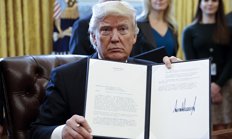 Трампа заставят подписать санкции