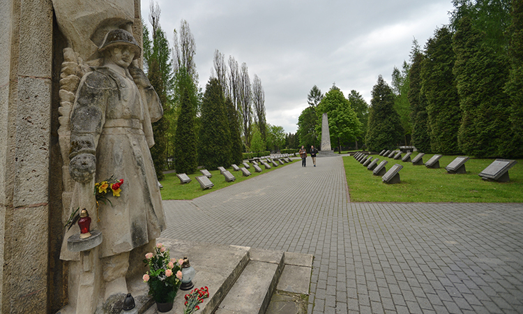 Польша дорого заплатит за снос советских памятников