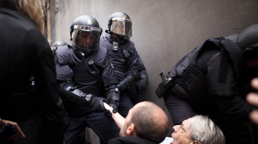 Мадрид требует "остановить сумасшествие"