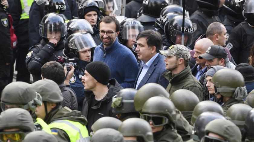 Саакашвили внес раздор в киевскую власть
