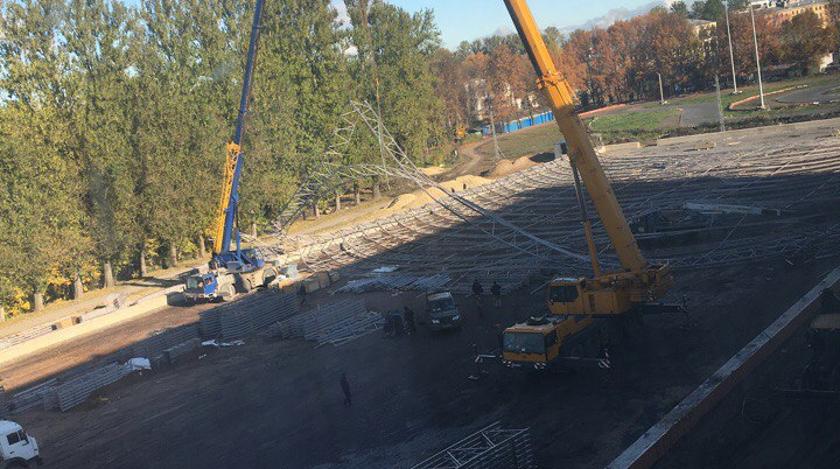На стадионе в Петербурге рухнула арка