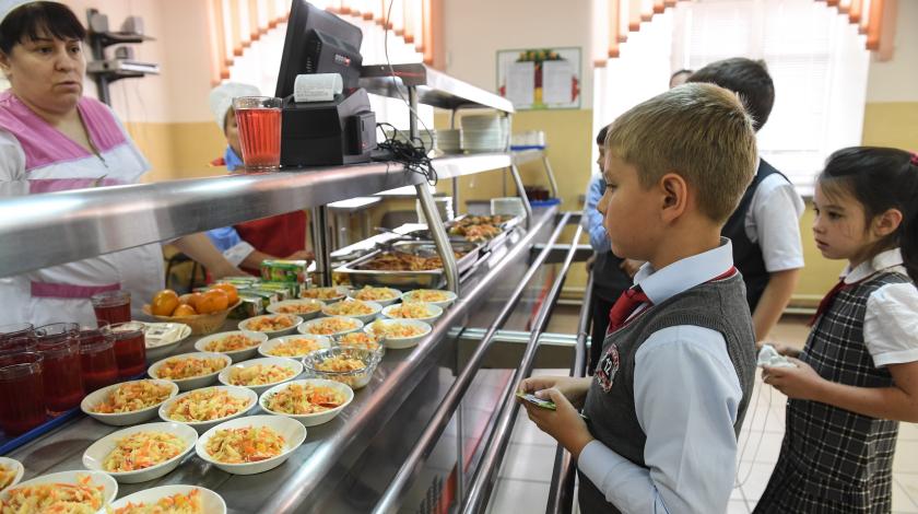 Страсти по питанию: льготников отказываются кормить в школах