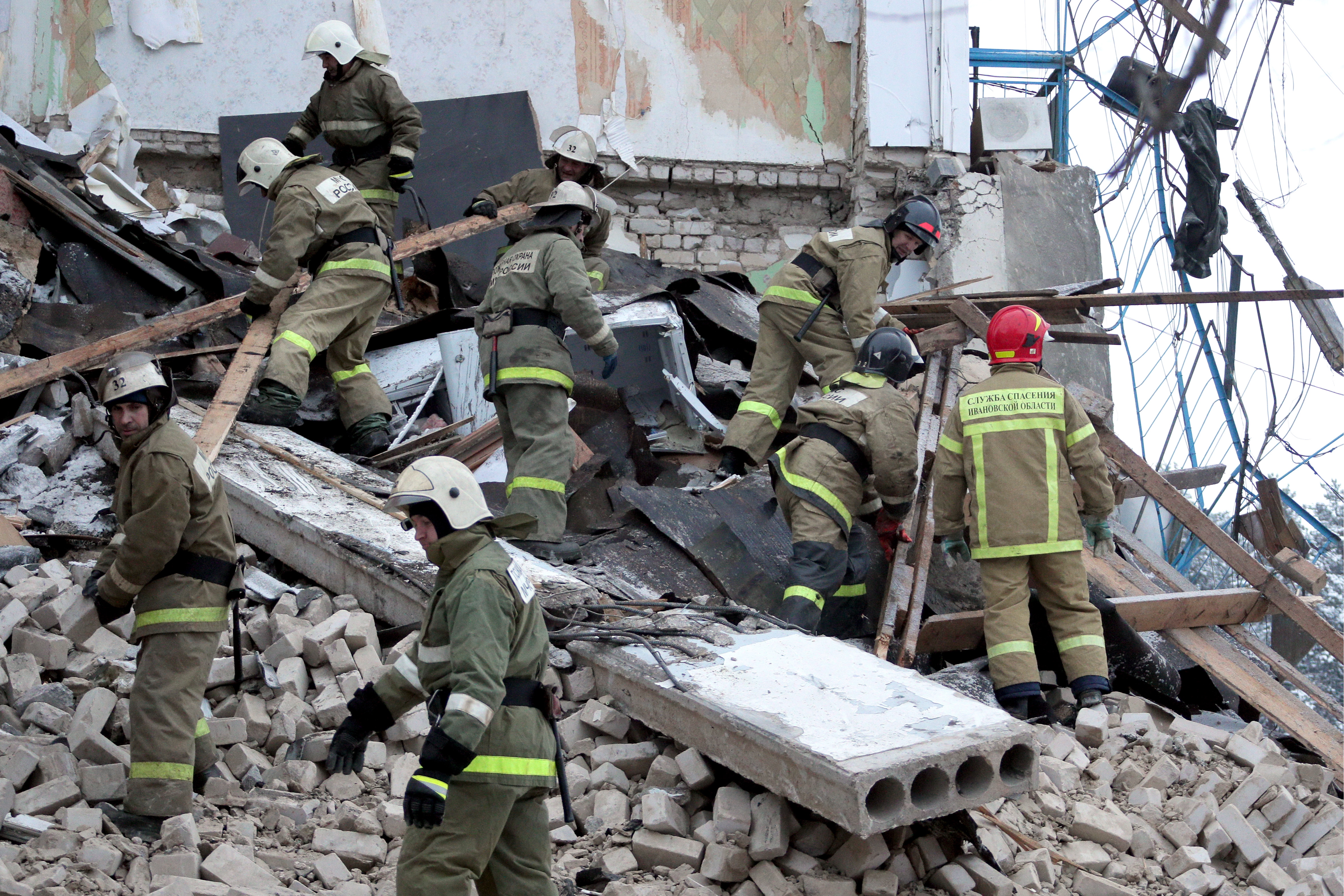 Спасение людей при чрезвычайных ситуациях. Спасение людей из завалов МЧС России.