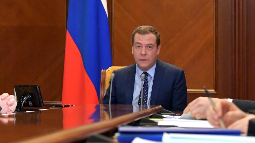 Медведев сообщил об угрозе пенсиям