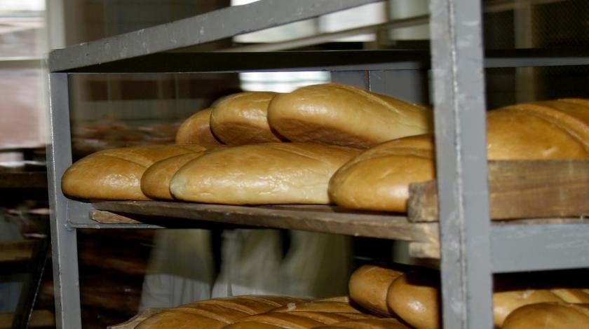 Хлеб на воде без яиц. Хлеб последний. Хлеб и вода. Хлебные цены Миронов. Стоимость хлеба в 1996.