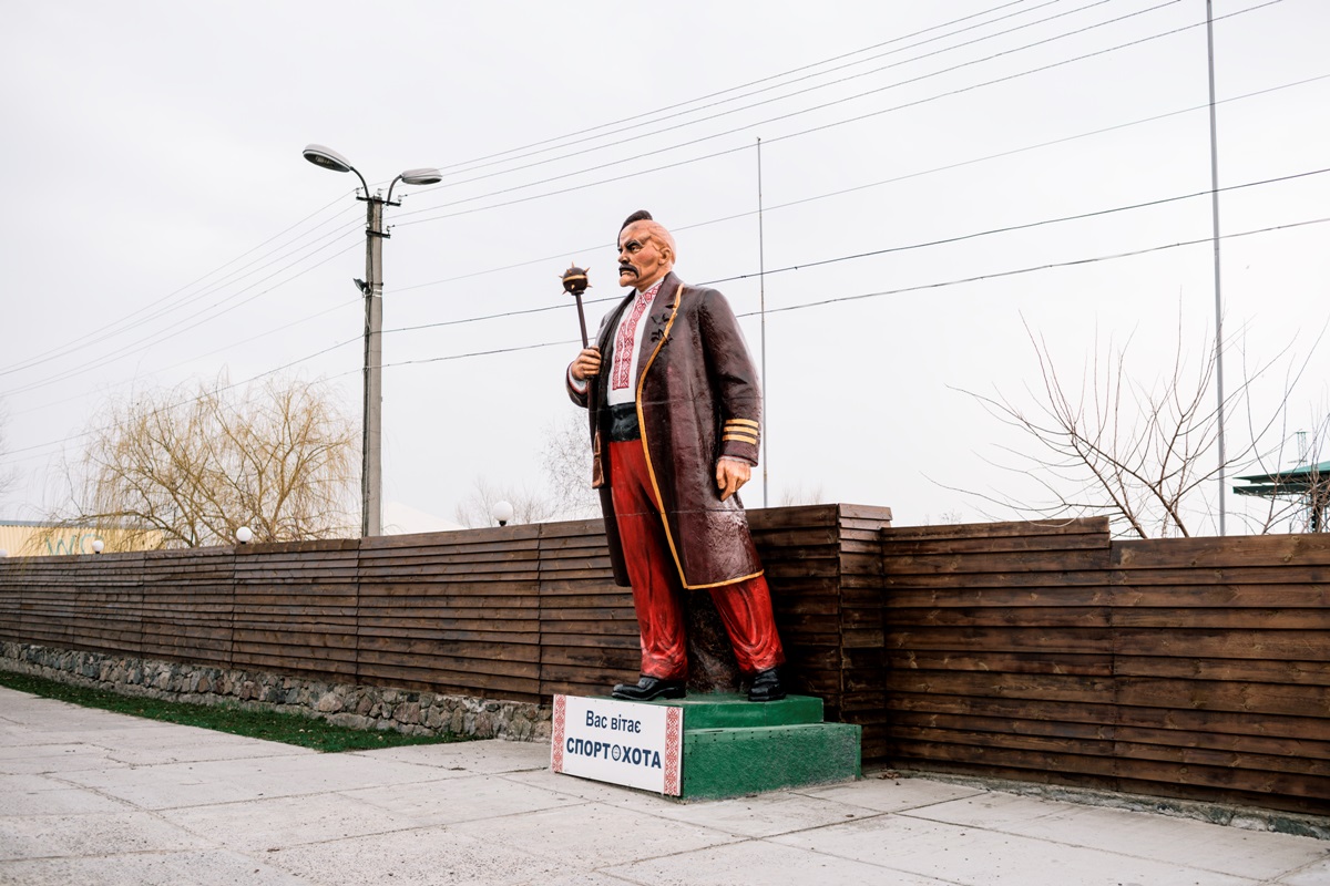Танцующий Казачок памятник Ленину
