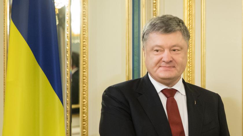 Порошенко предложил отнять украинского гражданства крымчан с русским паспортом Порошенко предложил отнять украинского гражданства крымчан с русским паспортом