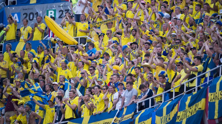 Шведские фанаты оставили Нижний Новгород без пива