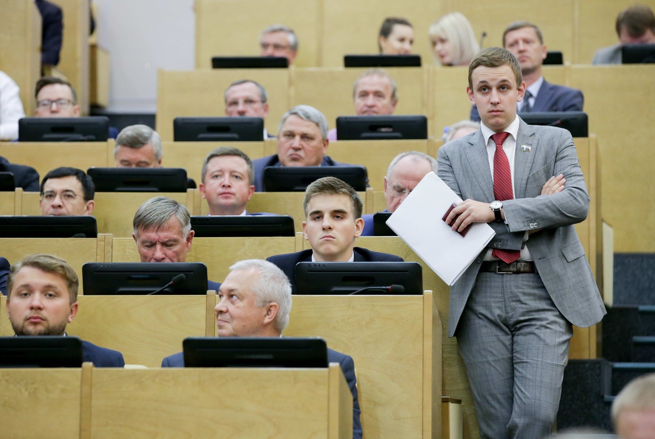 Лицо депутат. Лица депутатов. Депутаты в панике. Слушания в Госдуме. Фотографии всех депутатов.