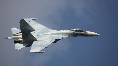 Российский Су-27 пролетел над украинскими кораблями