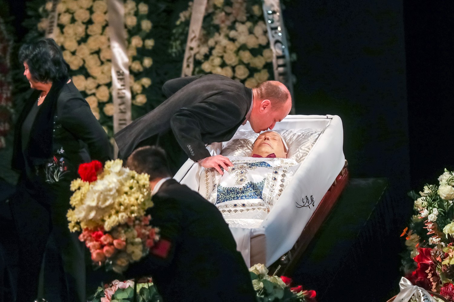 Фото похорон человека. Похороны Николая Караченцова.