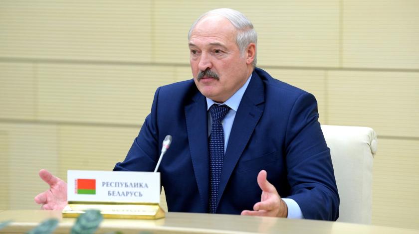 Лукашенко залебезил перед США