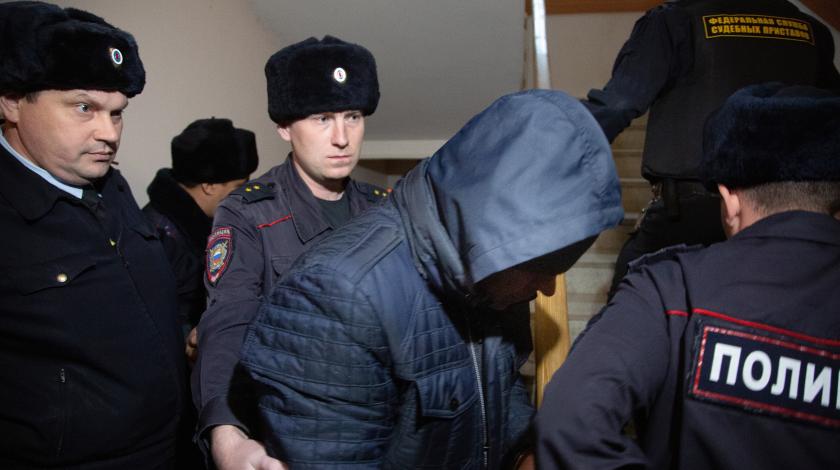 Обвиняемых в надругательстве над коллегой полицейских отпустят