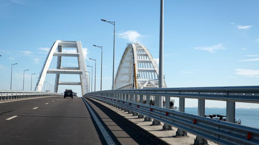 Крымский мост деформируется из-за холодов Крымский мост деформируется из-за холодов