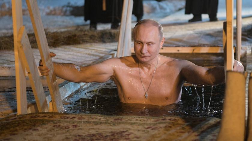 Путин окунулся на Крещение - Порошенко струсил