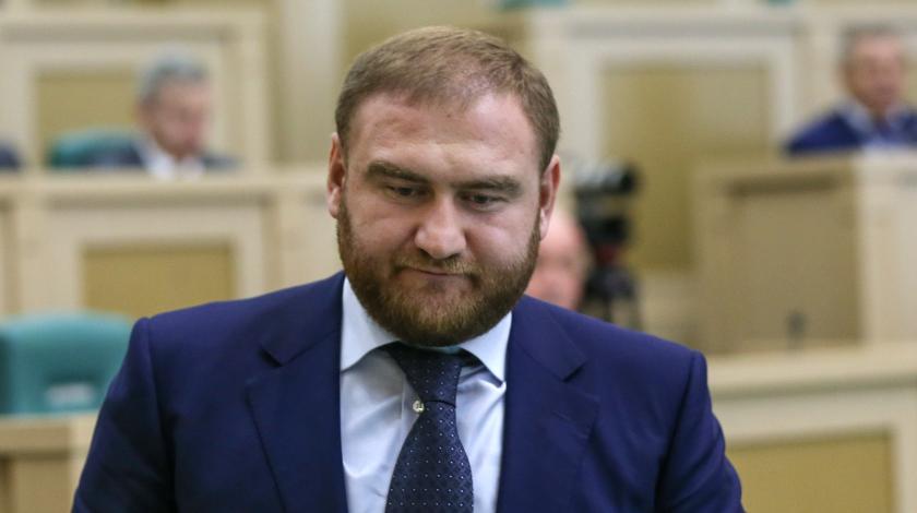 Онемел: сенатор Арашуков лишился дара речи после ареста