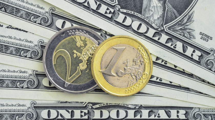 Доллар с евро падают в цене