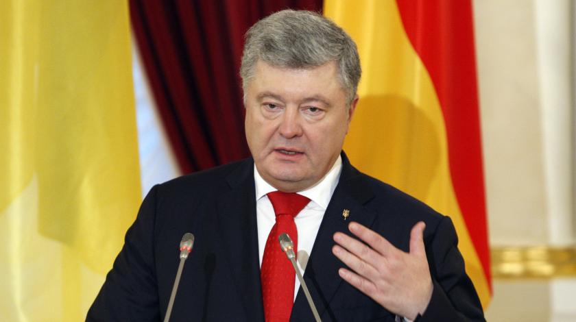 Плюет на нищих украинцев: у Порошенко нашли часы за миллион Плюет на нищих украинцев: у Порошенко нашли часы за миллион