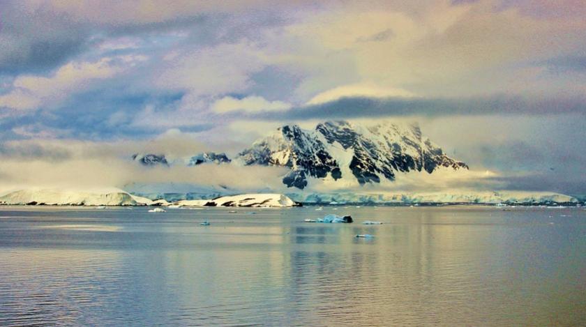 Нападение на Антарктиду: подо льдом обнаружили звездный корабль