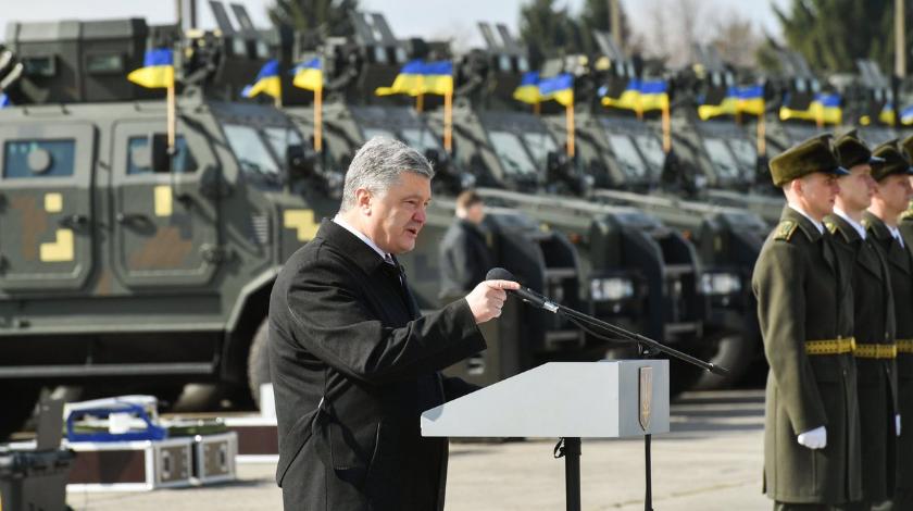 Подарок Порошенко армии возмутил украинцев