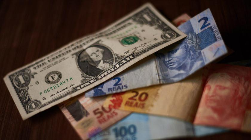 Растущие доллар и евро обрушили рубль
