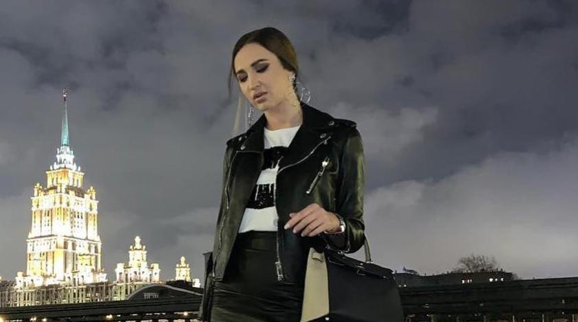 "Спустись на землю": оголившуюся Бузову пристыдили за самолюбование "Спустись на землю": оголившуюся Бузову пристыдили за самолюбование