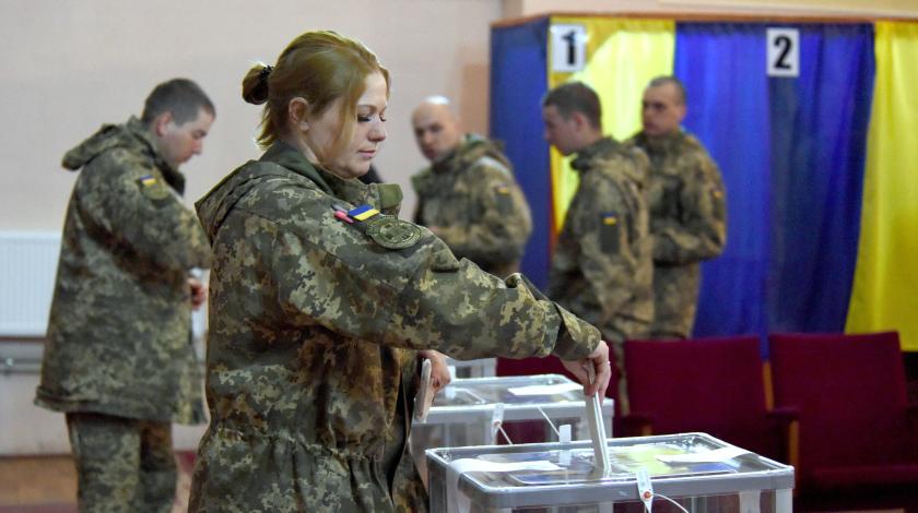 Выборов не будет: на Украине введут военное положение Выборов не будет: на Украине введут военное положение