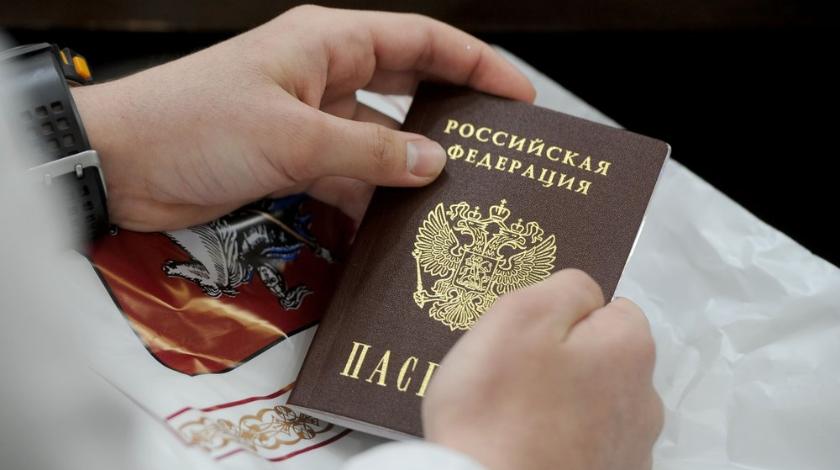 Донбассу дают российские паспорта