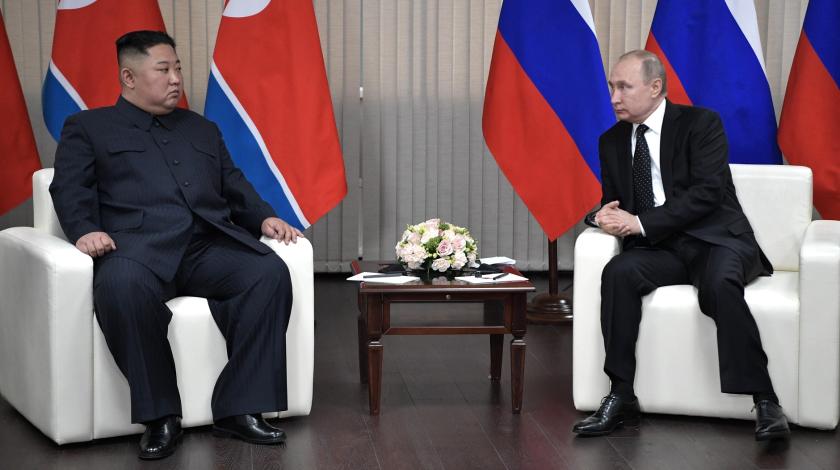 Помахал на прощание: Ким Чен Ын пришел в восторг от визита в Россию