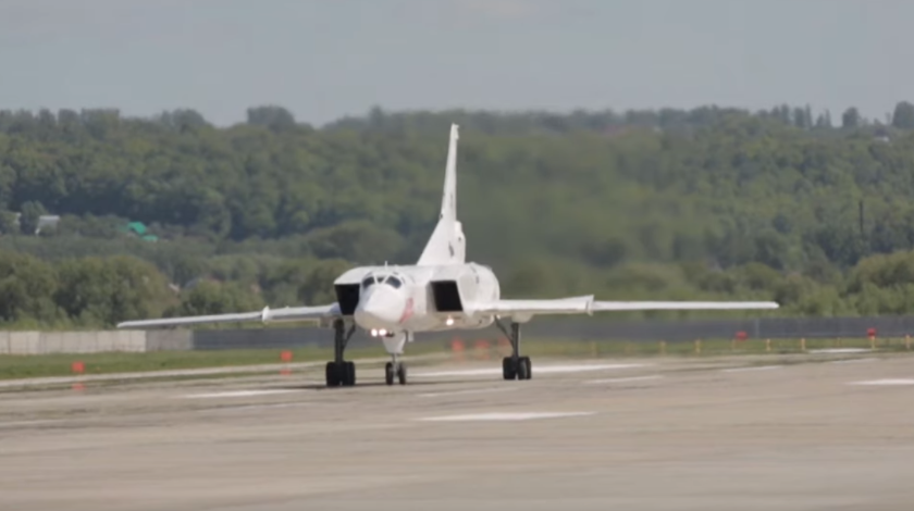 Новейший Ту-22М3М пригрозил авианосцам "Кинжалом" Новейший Ту-22М3М пригрозил авианосцам "Кинжалом"