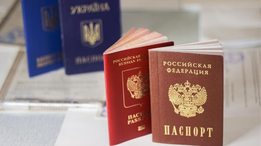 Обобрать до нитки: жителей Донбасса накажут за российские паспорта 