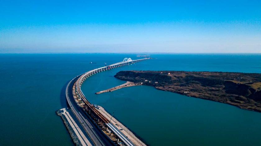 По Крымскому мосту поехали поезда По Крымскому мосту поехали поезда