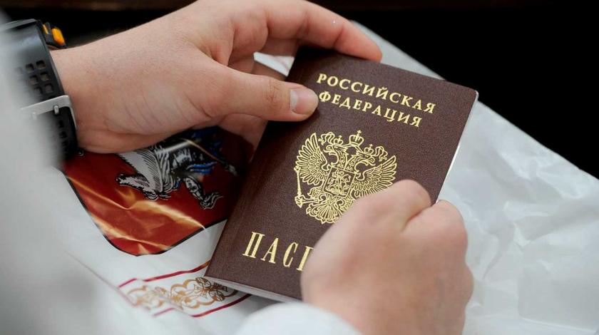 Украинцев с российскими паспортами развернут на границе